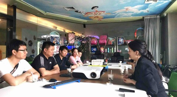 2018-5-24 英国365上市公司师生应邀赴郑州约克动漫公司参观学习.jpg